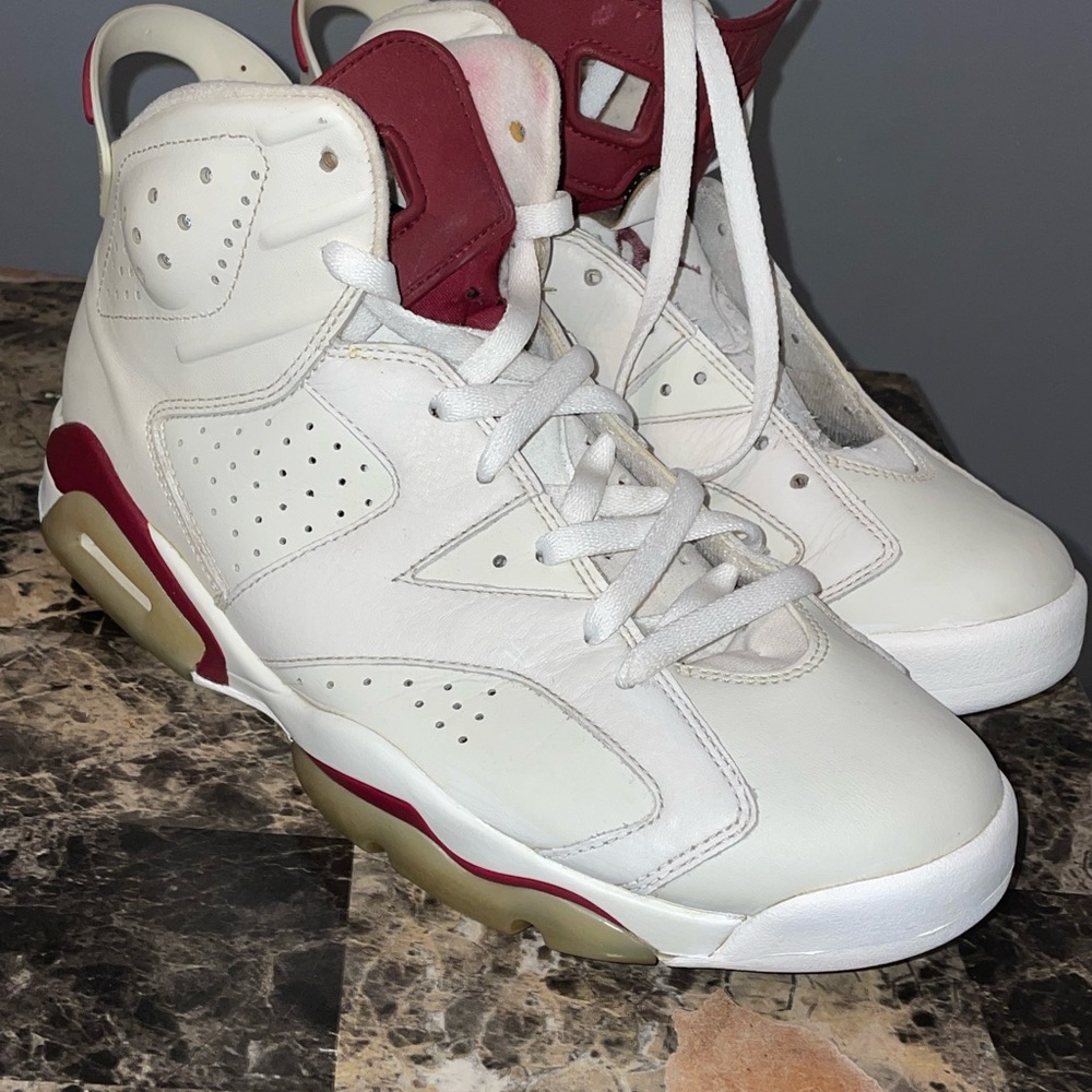 Jordan maroon 6s